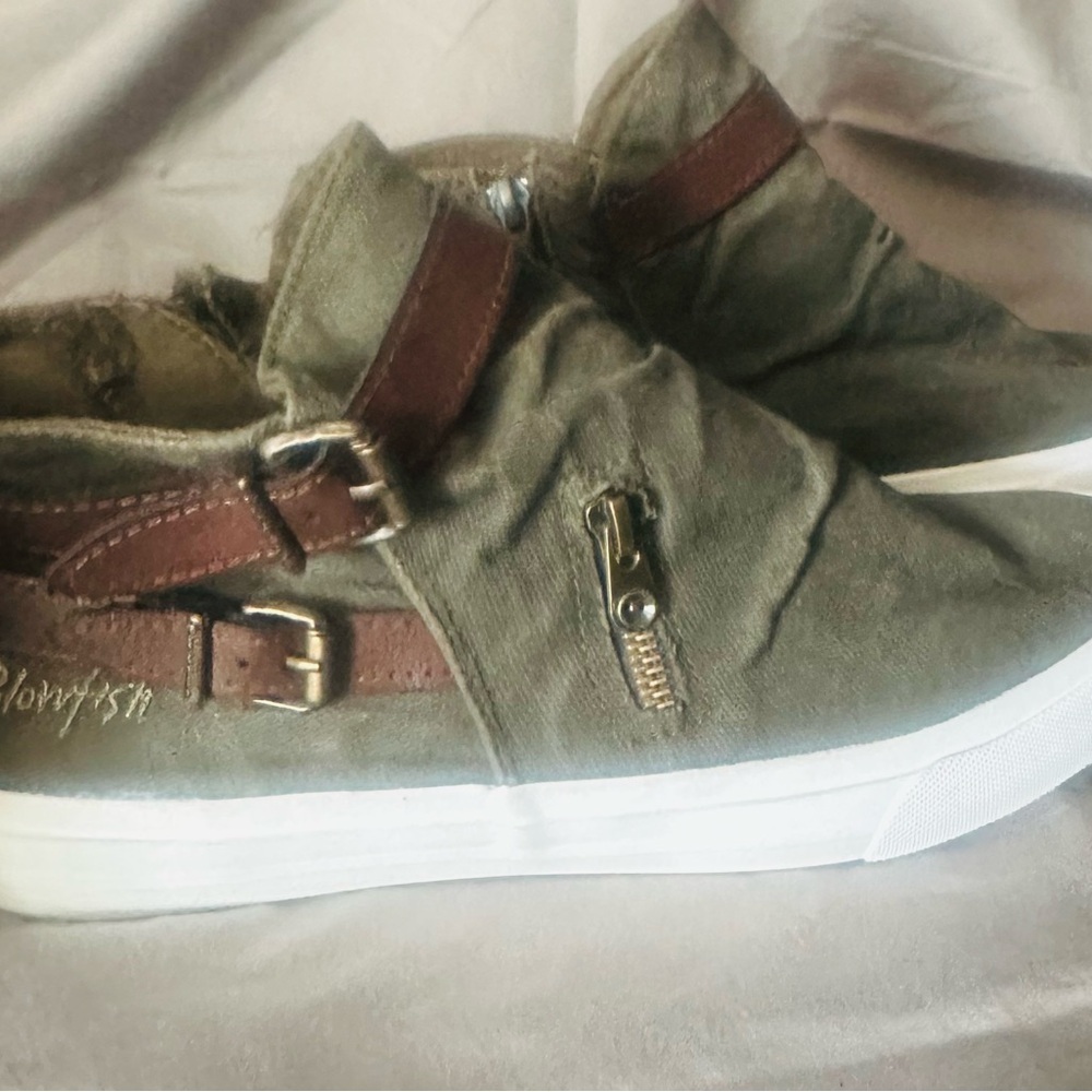 NWOT Blowfish Sneakers with Straps